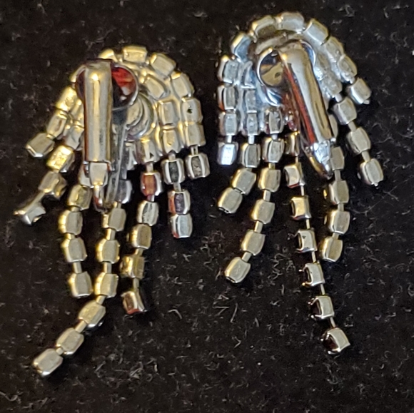 Vintage gunmetal clip-on earrings with black rhinestones - Picture 3 of 13